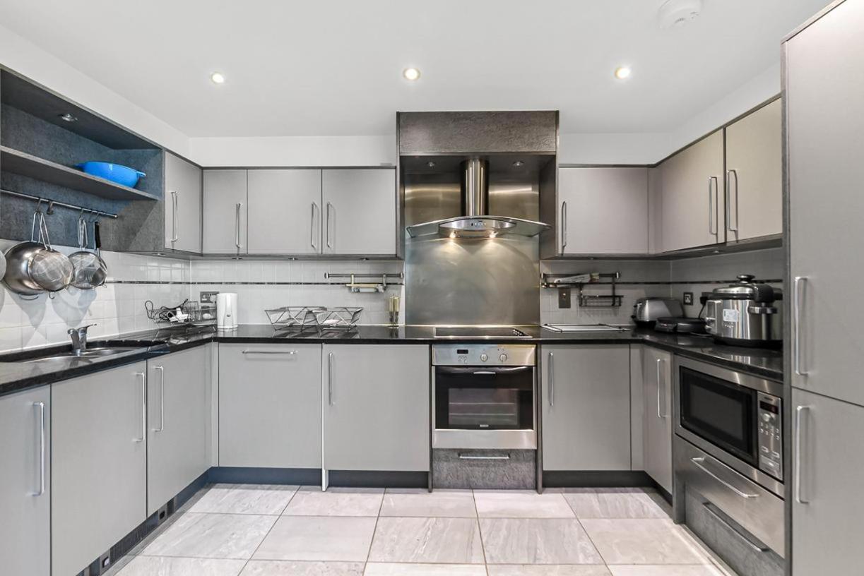 Luxury 2 Bed Close To * Londra